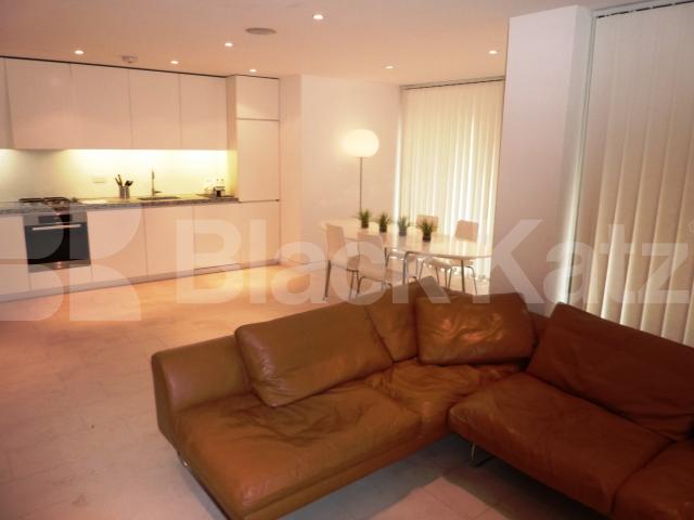 			Overlooking Regents Park!, 2 Bedroom, 1 bath, 1 reception Flat			 Oval Road, PRIMROSE HILL / REGENTS PK